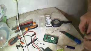 Едва не стал заикой. Взрыв аккумулятора при замене  на новый.