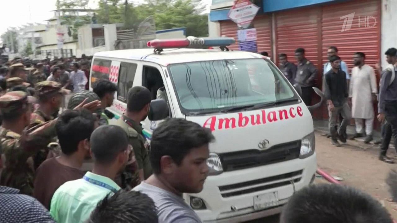 19 человек погибли в Бангладеш при падении самолета на территорию колледжа