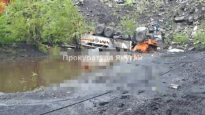 В Якутии вахтовка упала с обрыва, погибли 13 человек