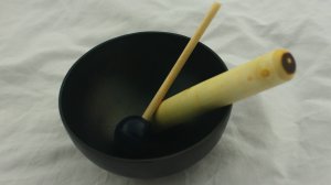 Поющая чаша, стальная воронёная, 12 см - В ноту Ре (D5), строй 432 Гц - VARGANS