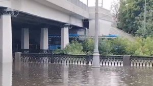💦Уровень воды в Яузе поднялся на 2,5 метра, затопив набережную и дороги💦