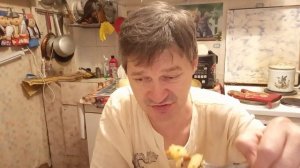 МУКБАНГ  колбаски и картошка