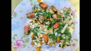 Рецепт завтрака из кабачка с мидиями. Быстро и вкусно.