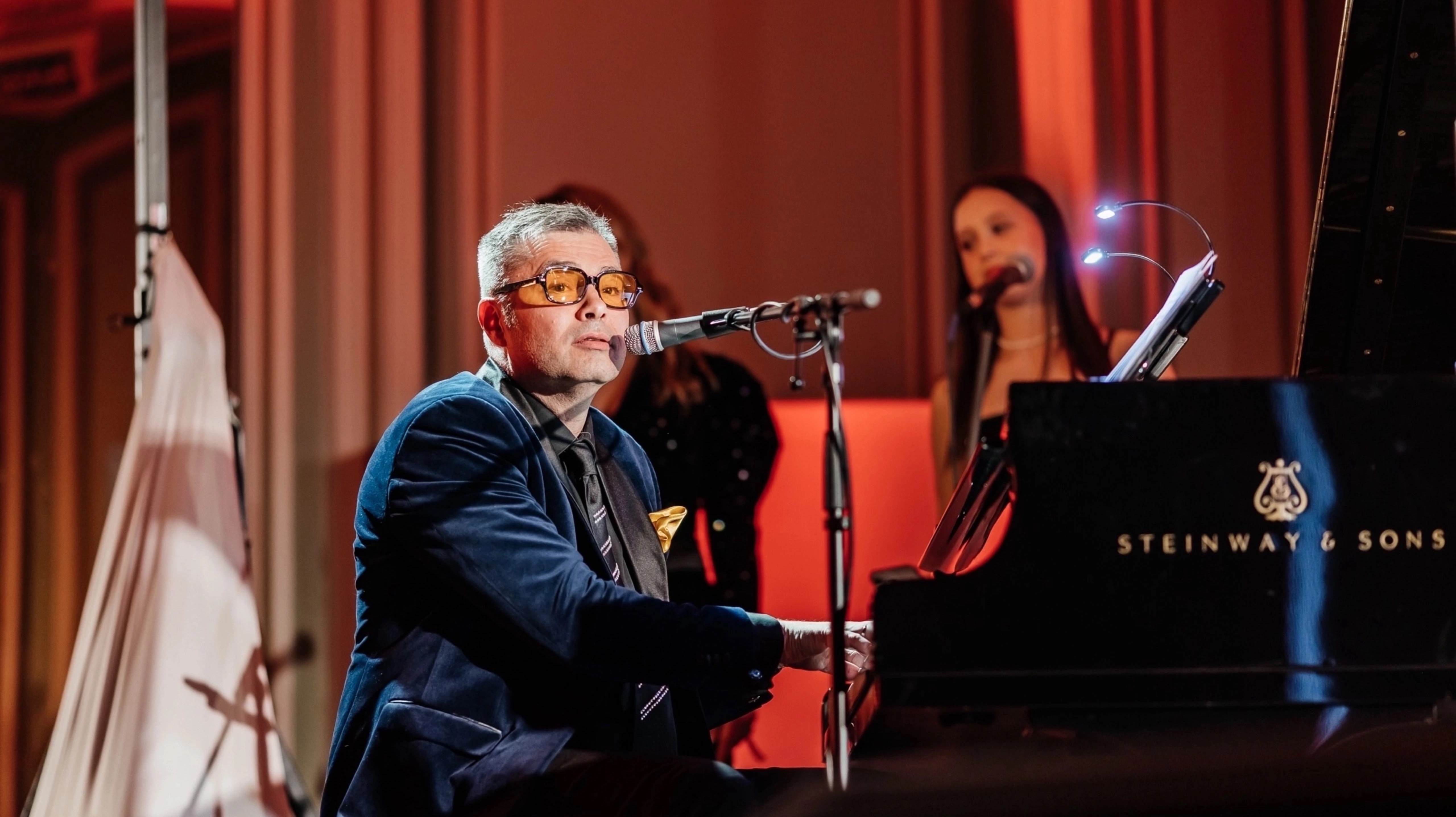 Он - Сэр Элтон Джон. Трибьют
Live in Дворец Белосельских-Белозерских