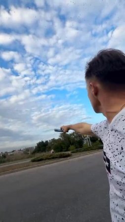 Запорожье атаковали миллионы египетской саранчи. Они буквально заполонили всё вокруг. 😱