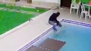 За пару секунд навела суеты🤯

Батя вообще бодро залетел