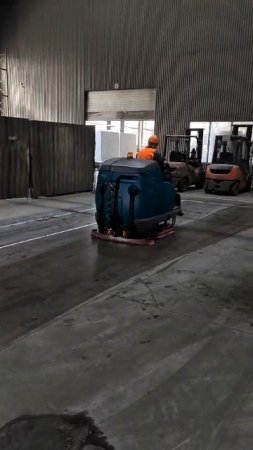Тест-драйв поломоечной машины Wellland FD230 на складе | Часть 1