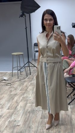 На уроке фотопозирования в русском костюме. Модель Елена Ковалева. Elite Models, Н.Новгород.