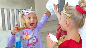 Алиса и папа наряжаются на дискотеку и бал! Видео для детей.