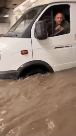 💦Дмитровкое шоссе затопило — машины утопают и застревают💦