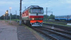 ТЭП70-0313 (БЧ, ТЧ-15 Орша) подаётся под поезд №52 Брест - СПб (БЧ)