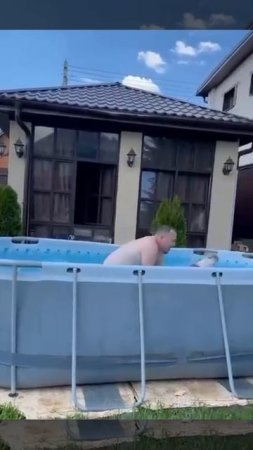 Да пусти ты, изверг, пусти, мне только спросить 😆😆
