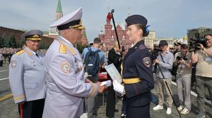Владимир Колокольцев вручил дипломы выпускникам Московского университета МВД России имени Кикотя