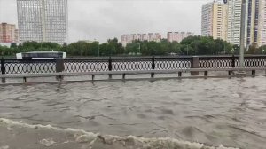 Страховка ОСАГО не покрывает затопление автомобиля во время ливня, напомнили юристы. 

Чтобы возмест