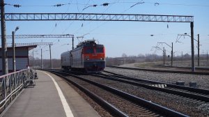 Электровоз ЭП1-306 с вагоном-дефектоскопом.