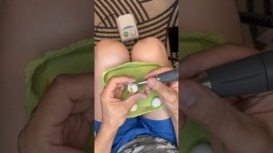 Решил вникнуть в тайны профессии мастера маникюра😄😍🤫, тренируюсь на "кошках" (перепелиных яйцах).