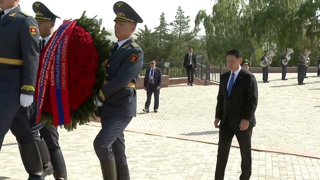 Президент Монголии посетил Ата-Бейит