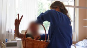 Активисты МГЕР Москвы передали в военный госпиталь сладкую выпечку