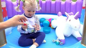 Распаковка игрушек из мультика Холодное Сердце