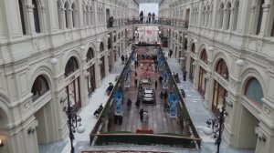 Москва, ГУМ, Первомай. Красивая музыка военных лет, вкусное мороженое, Всё блестит, радует глаз.