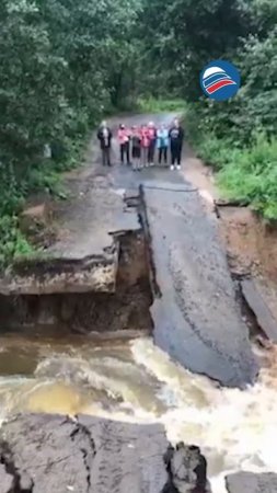 Сильные дожди стали причиной обрушения моста в Московской области