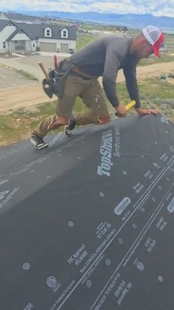 Кровельные работы со степлером-молотком