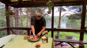 Лесная избушка,жарим КУРИЦУ ГРИЛЬ НА вертеле