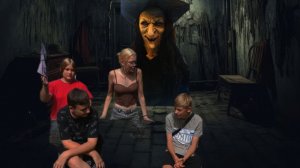 СТРАШНАЯ БАБКА ВОСКРЕСЛА ЧТОБЫ УБИТЬ НАС!