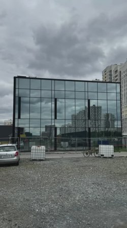 Комплексное остекление бизнес-центра «Кубик» на ул. Рябинина