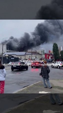 Пожар на территории Киевского радиозавода в результате ночного удара дронов-камикадзе «Герань-2»...