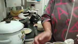 Варим варенье из ревеня.