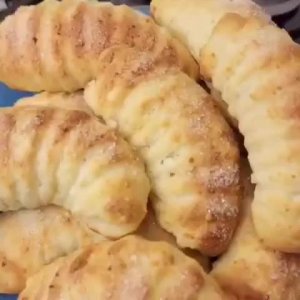 ТВОРОЖНЫЕ РОГАЛИКИ