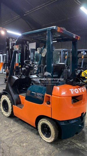 Вилочный погрузчик Тойота с ротатором.