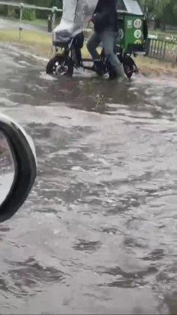 Москву после ливня топит не хуже Воронежа.