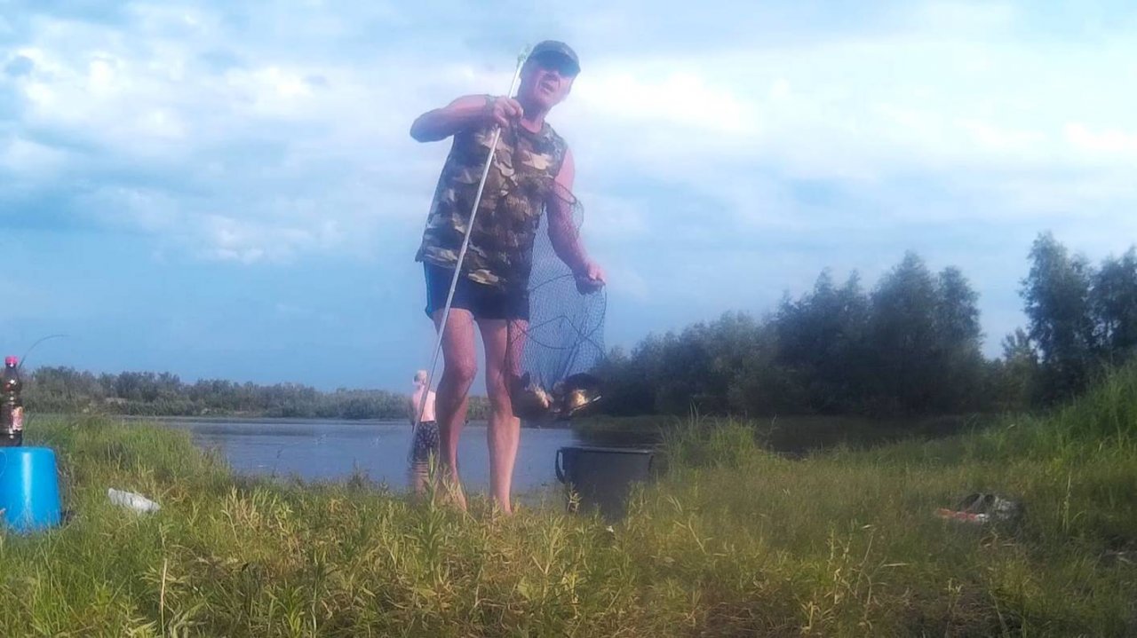 Первая рыбалка Максима на Ахтубе прошла на ура.