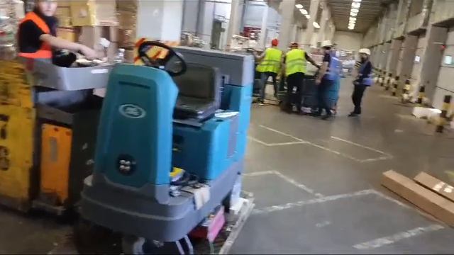Поставка партии поломоечных машин Wellland FD150 в аренду для большого склада | Часть 8