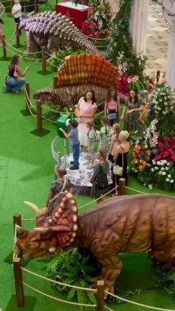 🦕Центральный Детский Мир на Лубянке превратили в настоящий Парк Юрского периода🦕