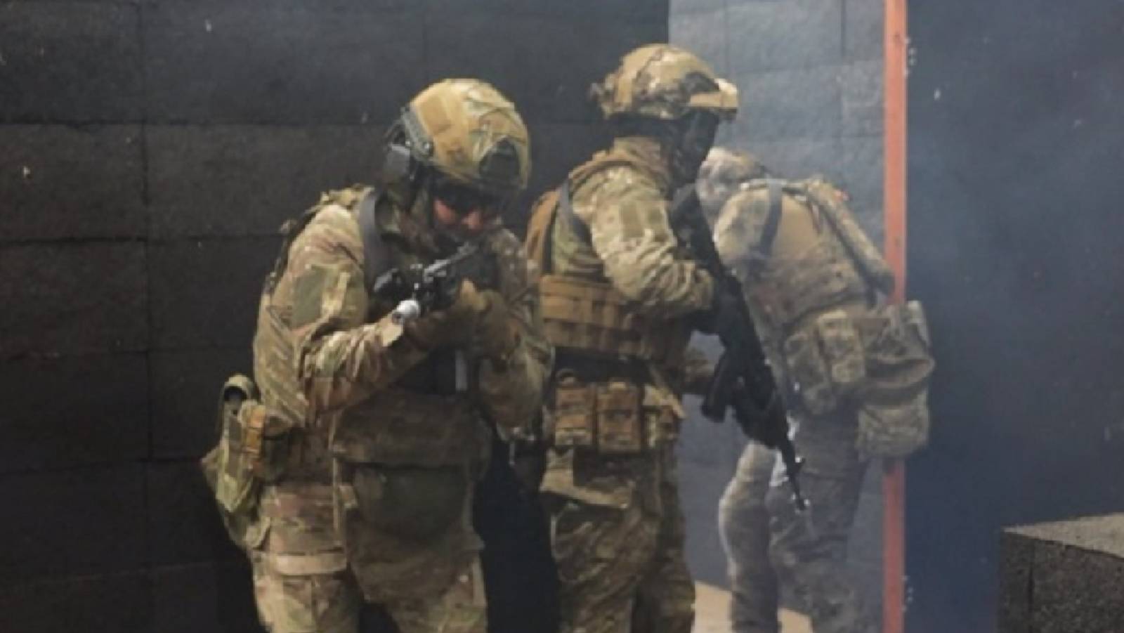 Штурм опорного пункта условного противника в ходе занятия в учебном центре ЮВО