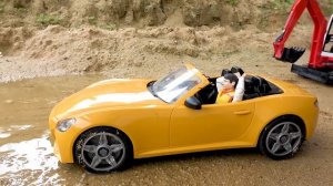 Полицейские машинки помогают животным | История игрушек | Bibo и игрушки