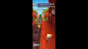 Flamingo1606 начале игры персонаж рисует граффити на вагоне метро, после чего его замечает инспектор