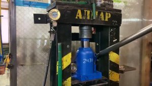 Проверка домкрата на стенде