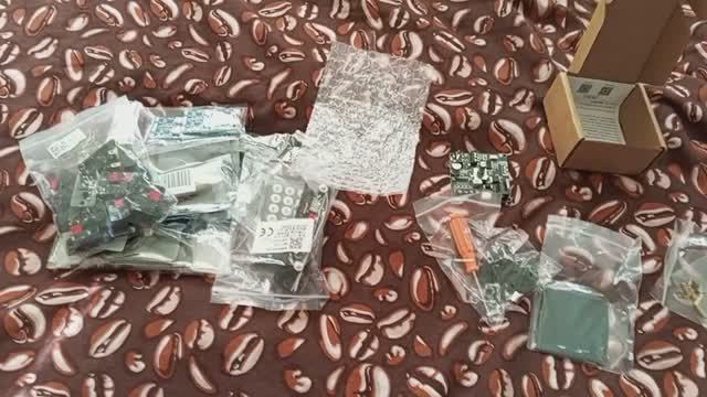 Распаковка посылки с OZONE, усилитель, модули mp3, картридер и прочее смотреть онлайн