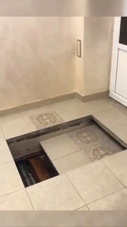 Тайный вход! Или выход ).