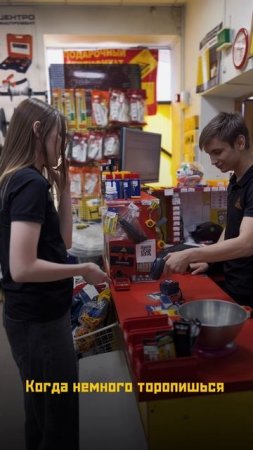 Забрала телефон у менеджера в магазине