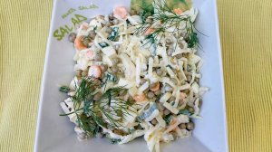 Салат из кольраби с морковью, зелёным горошком. Бодрый вкус и радостный хруст – это всё про этот сал