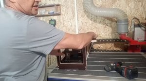 Столик для погружной пилы Makita SP 6000, с двумя откидными столиками.
крепления на DeWalt Tstak