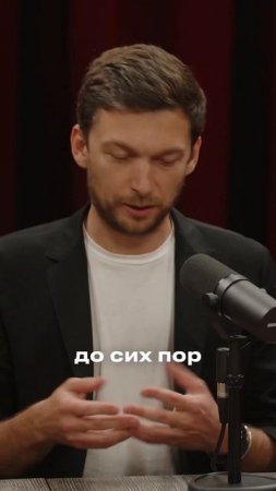 Обсуждаем современные технологии. И да, это рилс прямиком из 2060-х