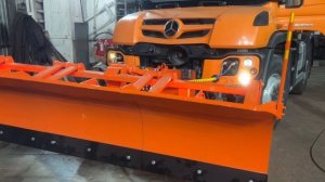 Отвал коммунальный на Unimog U-423T от завода МосУдарник