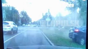 🚘 Водитель Лады Гранты не справился с управлением, задел бордюр, вылетел с дороги и врезался в стол