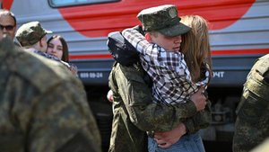 Госдума приняла поправку о льготах гражданских жен погибших бойцов СВО